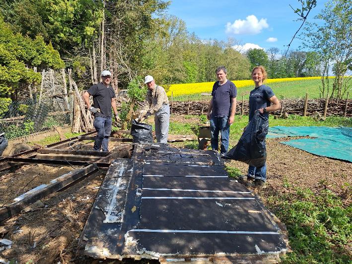 Entsorgung der Bodenplatte eines alten Wohnwagens